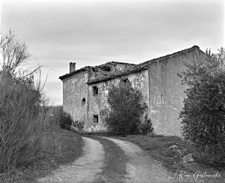 Looking back at the abandoned cortijo